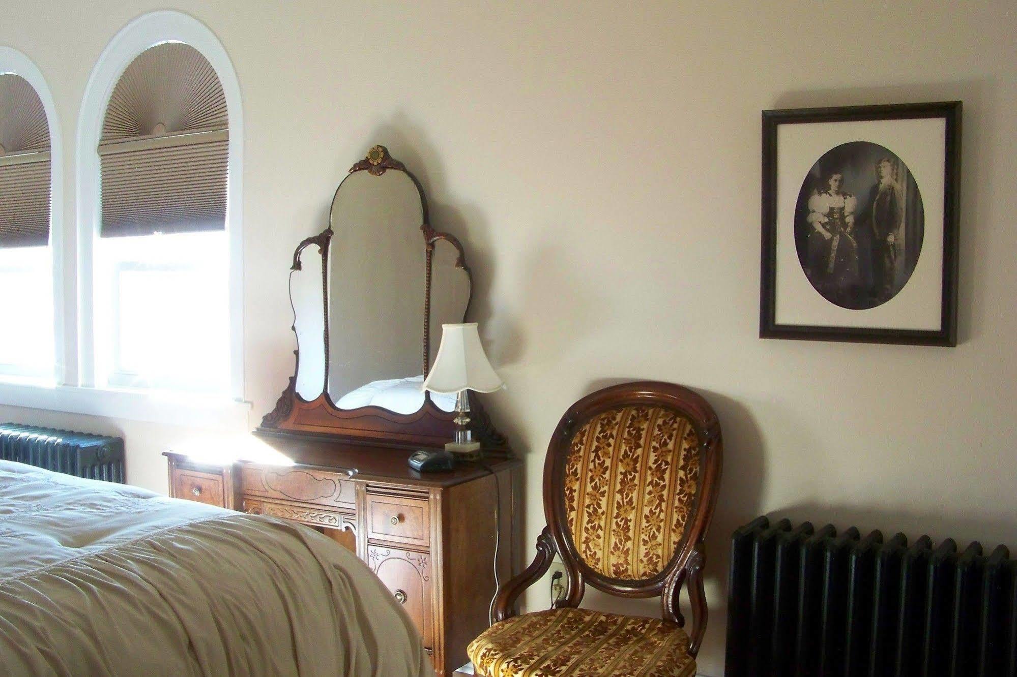 Bed & Breakfast Connellsville Bed And Breakfast 2*
