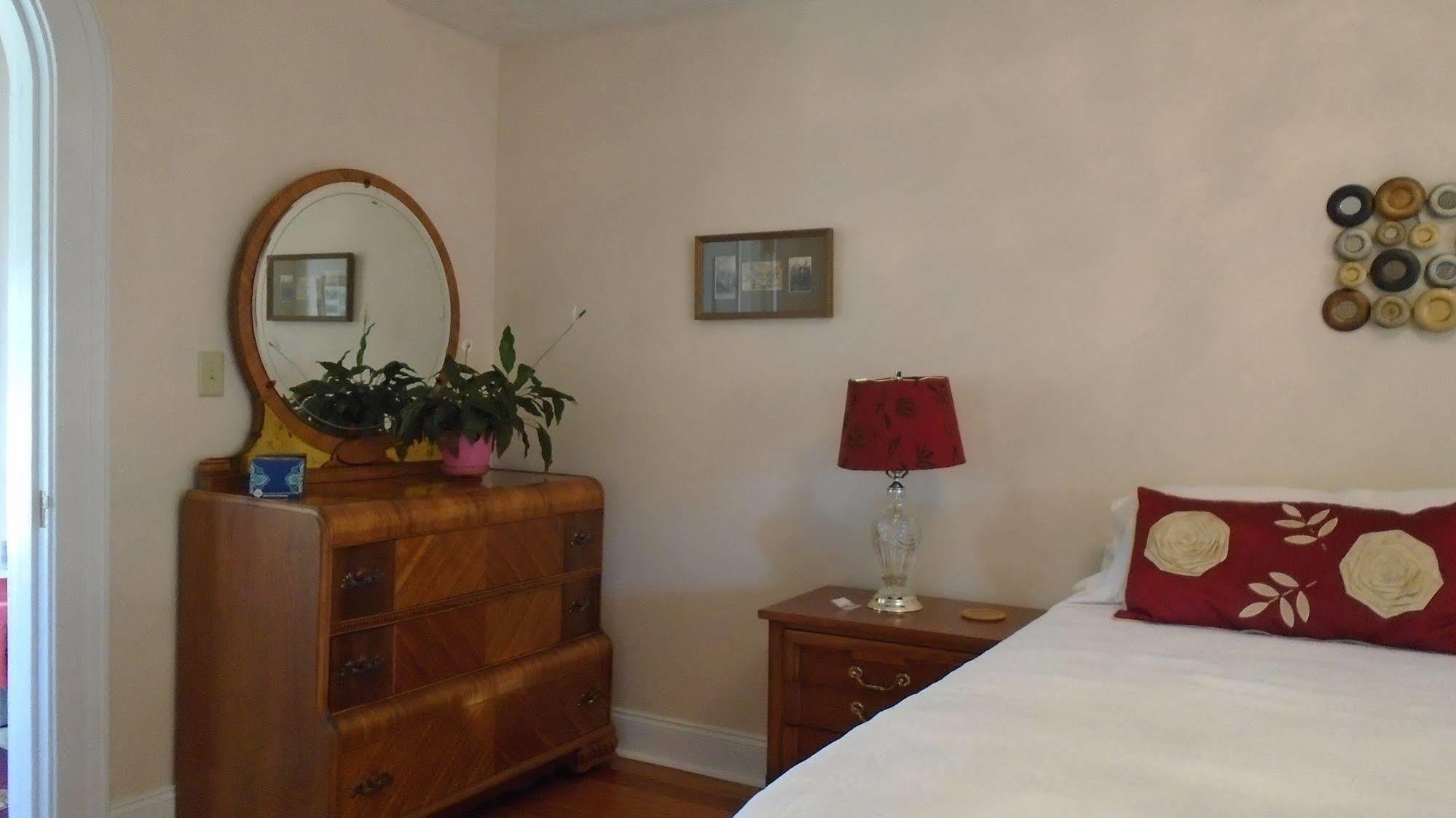 Connellsville Bed And Breakfast Bed & Breakfast Connellsville