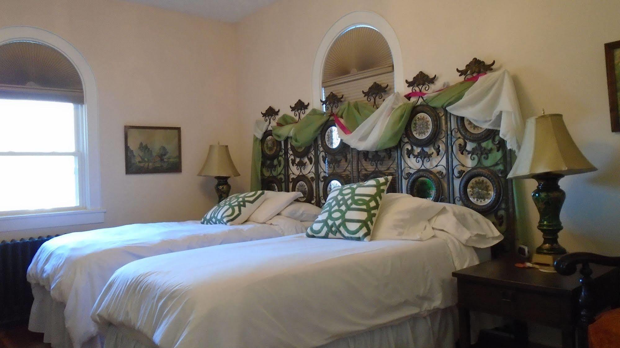 Connellsville Bed And Breakfast Bed & Breakfast 2*