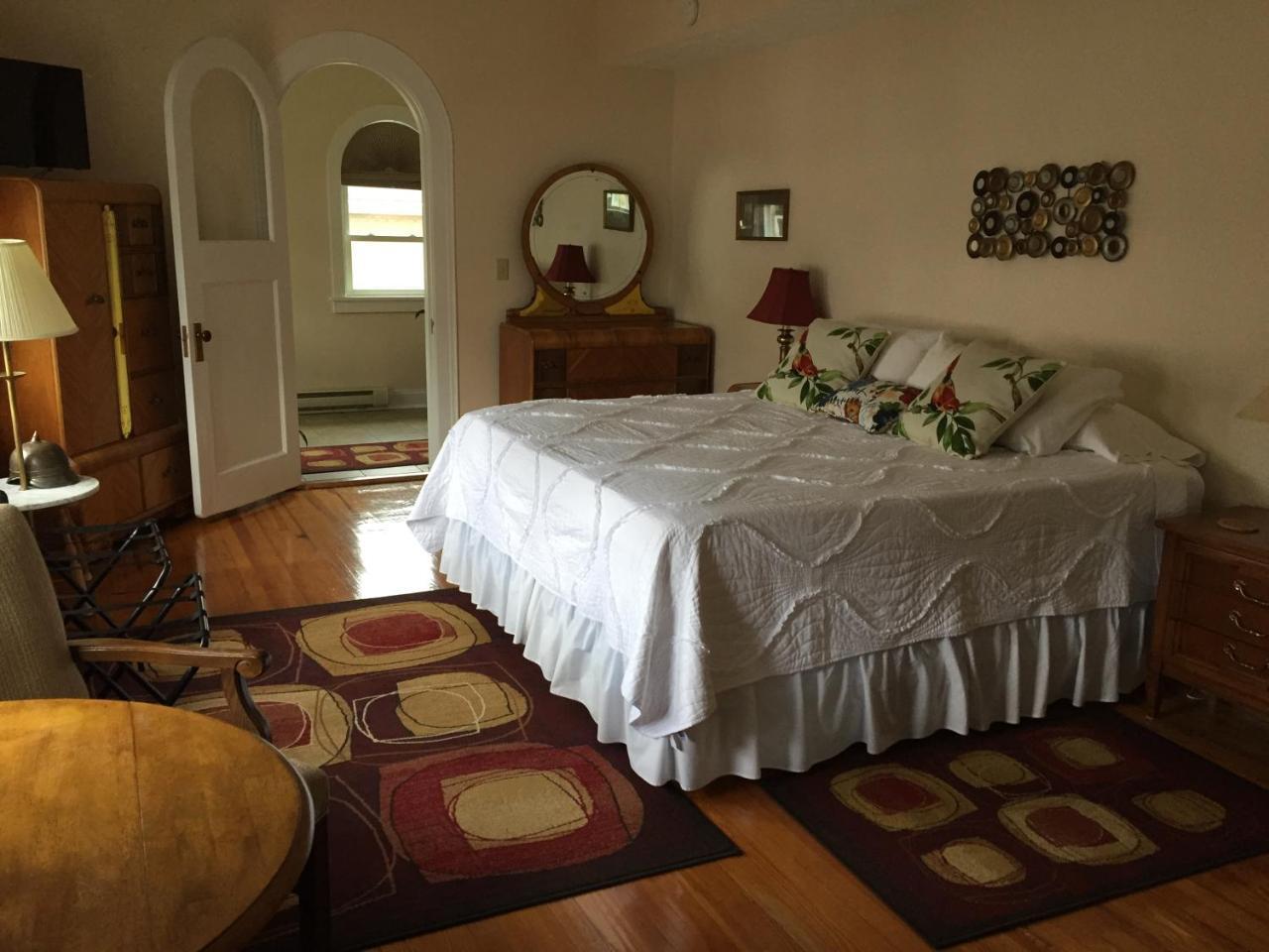 Connellsville Bed And Breakfast Bed & Breakfast 2*