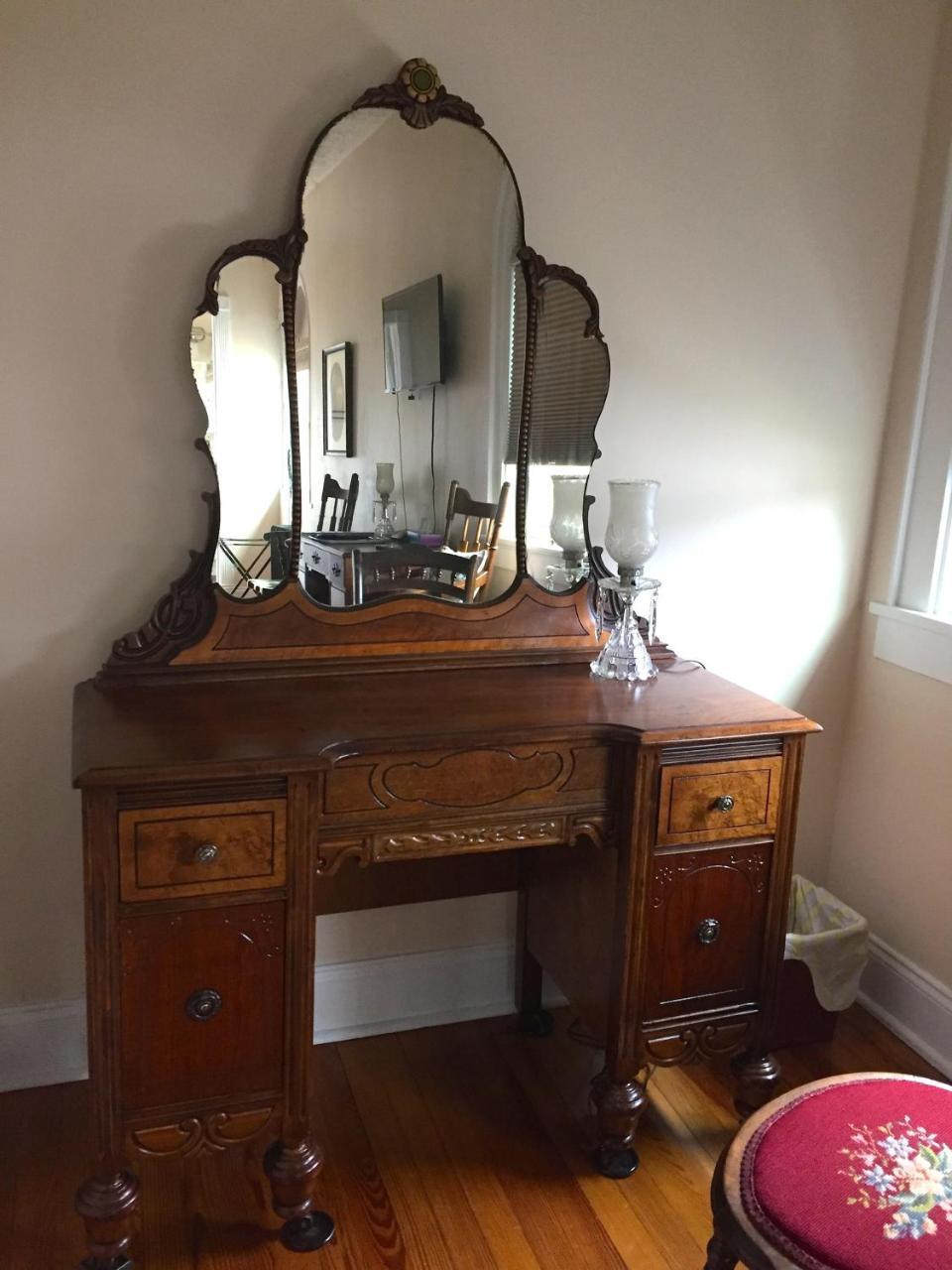 Connellsville Bed And Breakfast Bed & Breakfast Connellsville