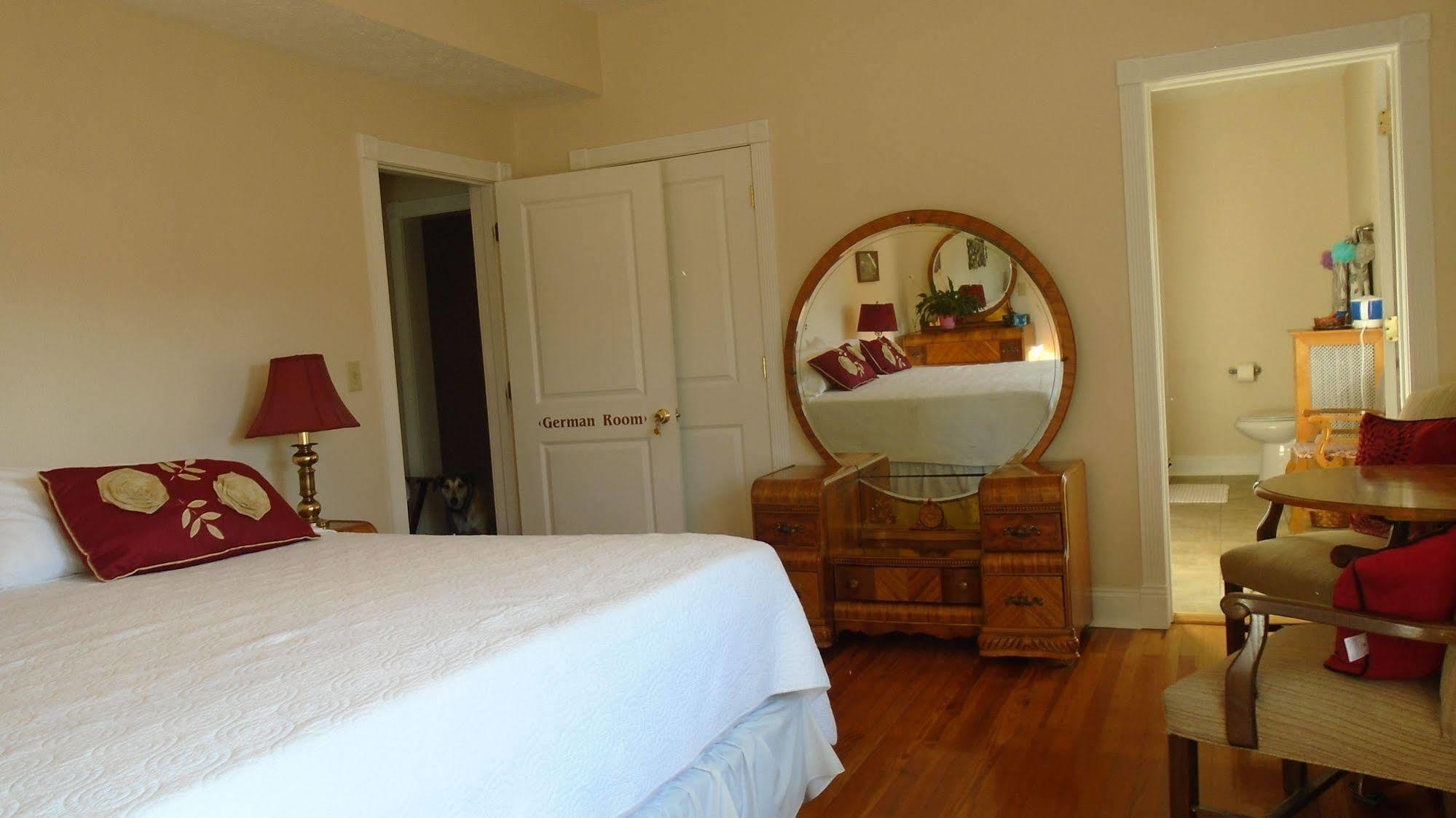 Connellsville Bed And Breakfast Bed and breakfast 2*